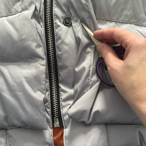 OROLAY, Women's Puffer Jacket/ Thickened Down Jacket, Size Medium - Picture 11 of 12